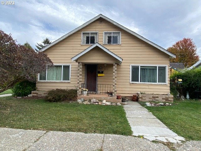 2236 8TH ST, BAKER CITY, OR 97814, photo 1 of 17