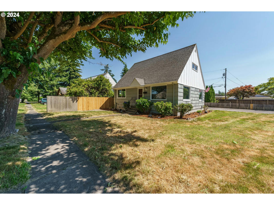 3173 GARFIELD ST, LONGVIEW, WA 98632, photo 1 of 48