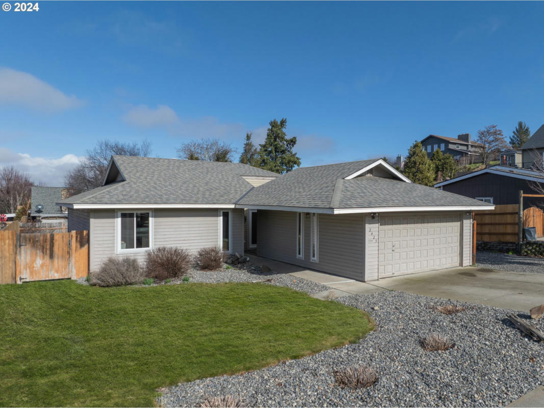 2425 E 17TH ST, THE DALLES, OR 97058, photo 1 of 37