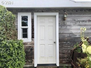 565 GARFIELD AVE SW, BANDON, OR 97411, photo 1 of 36
