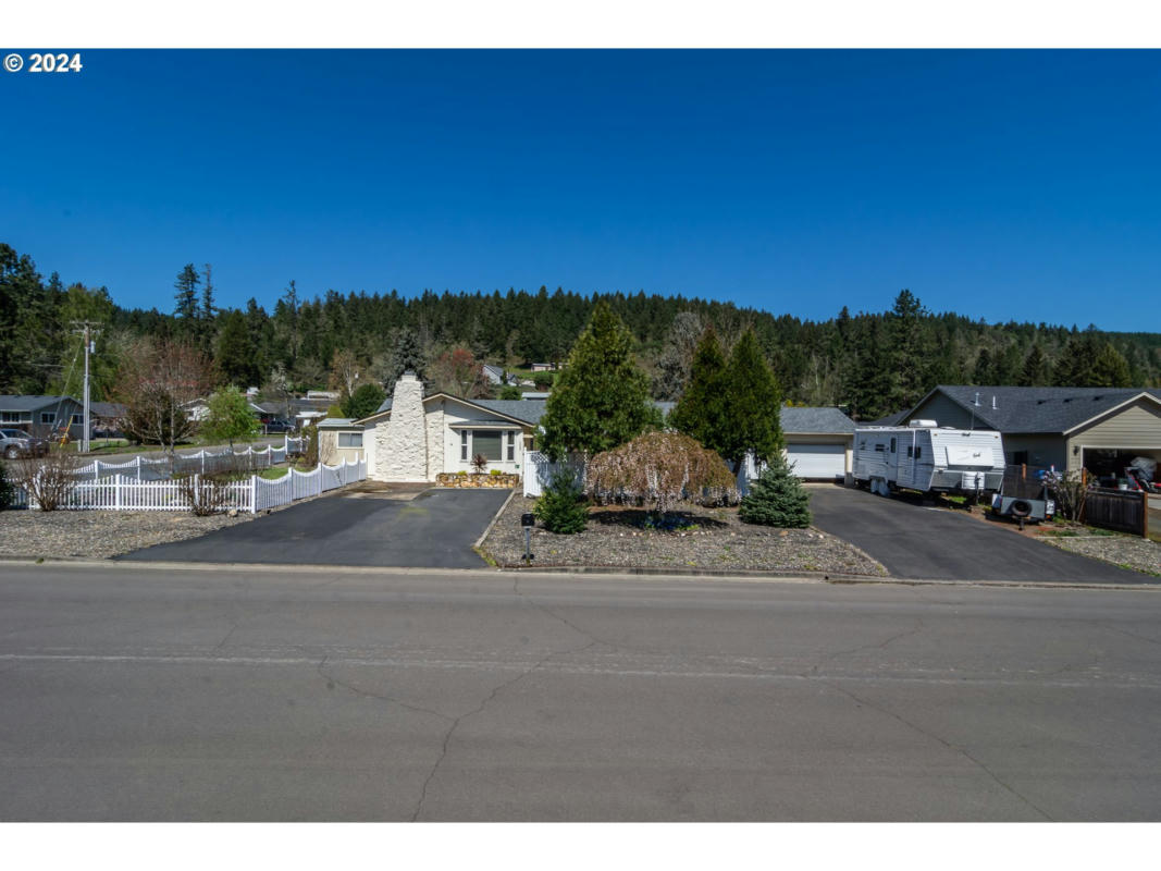 1525 E FOURTH AVE, SUTHERLIN, OR 97479, photo 1 of 48