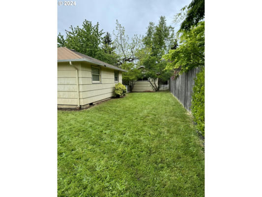 1097 W 18TH PL, EUGENE, OR 97402, photo 4 of 26