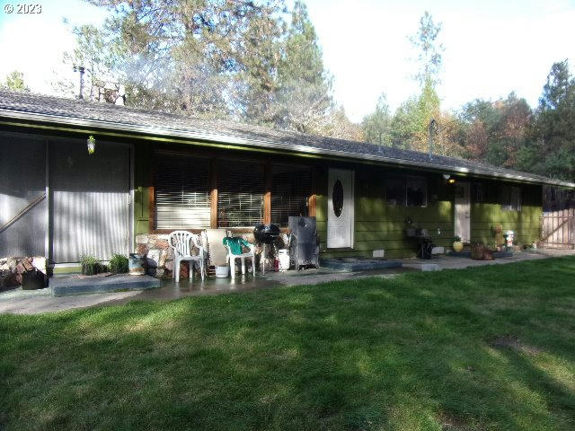 16880 FORD RD, ROGUE RIVER, OR 97537, photo 1 of 34
