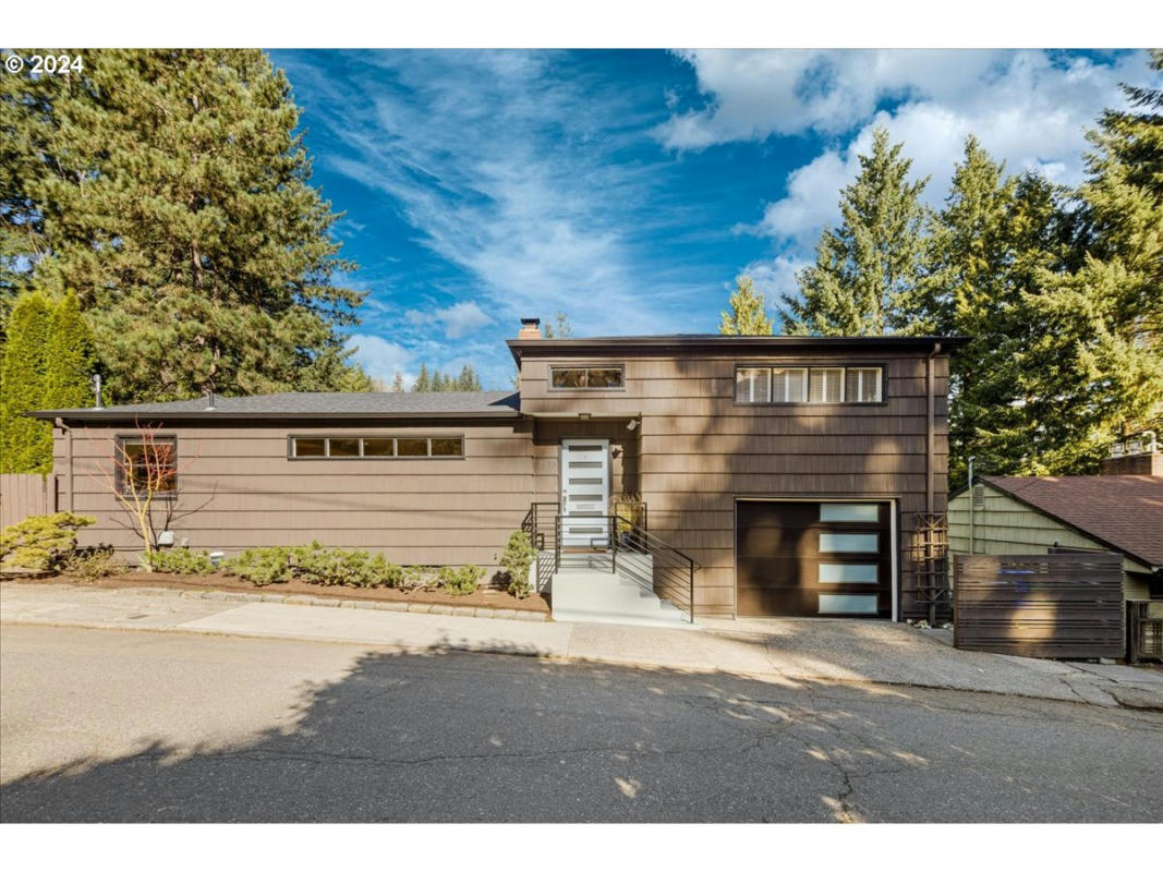 2975 SW CHAMPLAIN DR, PORTLAND, OR 97205, photo 1 of 30