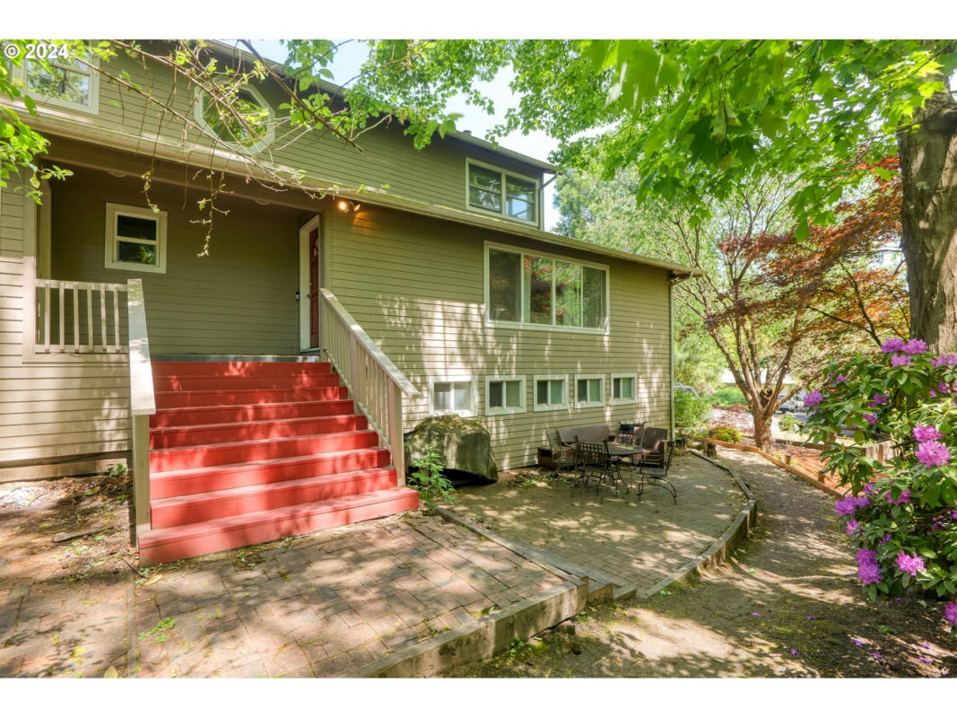 8421 SW 3RD AVE, PORTLAND, OR 97219, photo 1 of 23