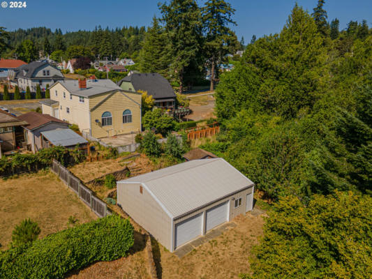 663 E 1ST ST, COQUILLE, OR 97423, photo 4 of 42