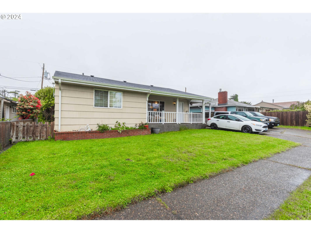 932 NOBLE AVE, COOS BAY, OR 97420, photo 1 of 29