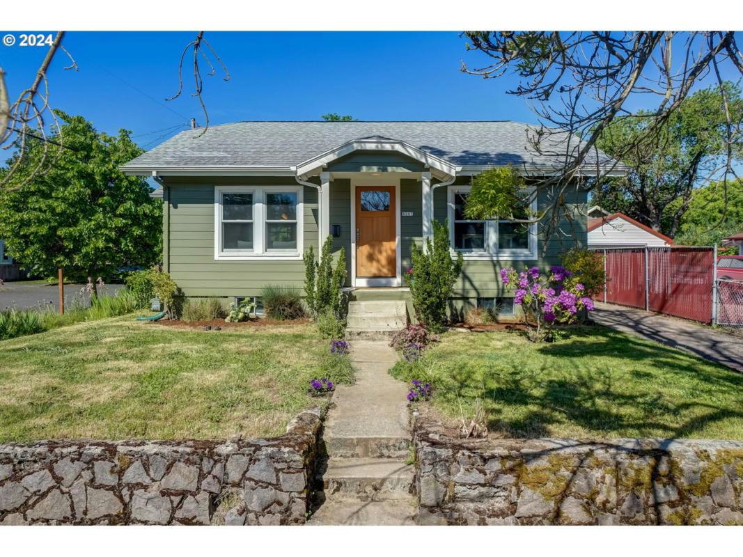 8205 N DWIGHT AVE, PORTLAND, OR 97203, photo 1 of 31
