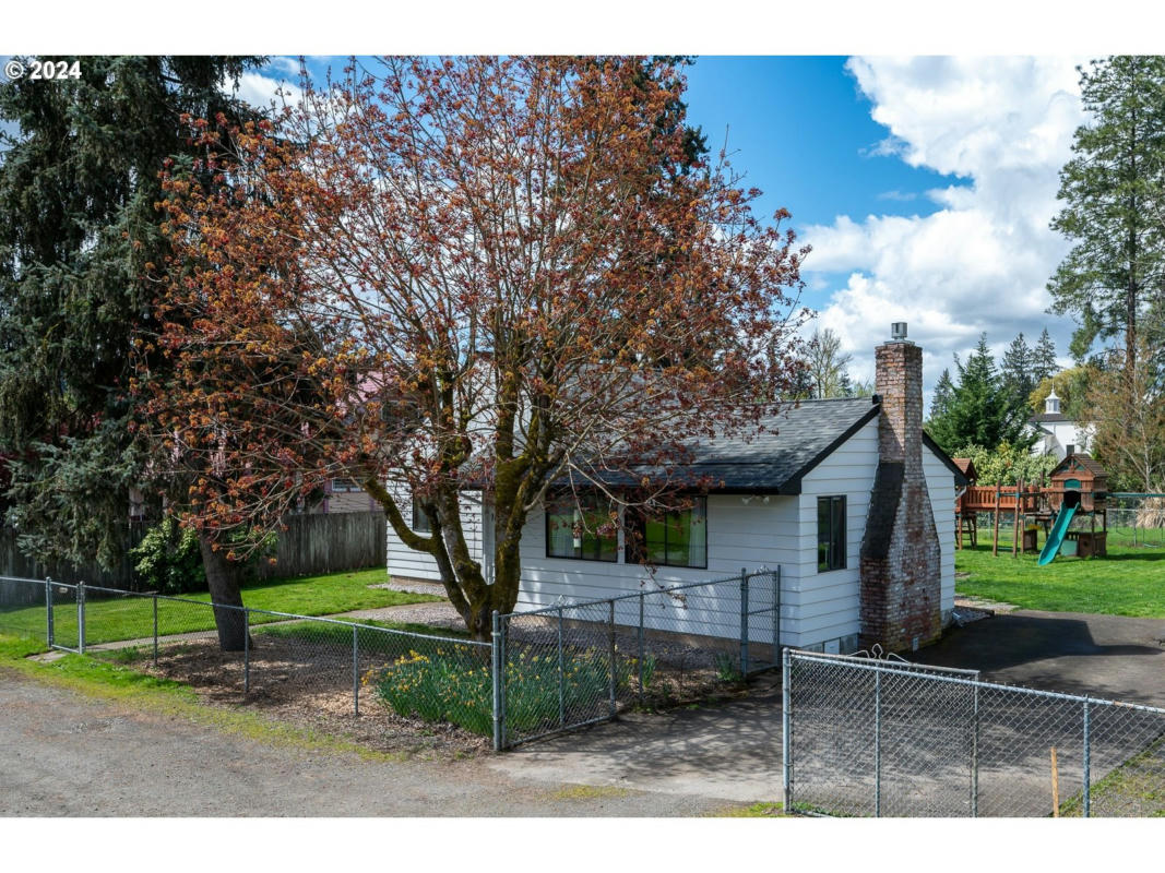 16223 SE GRAND ST, DAMASCUS, OR 97089, photo 1 of 31
