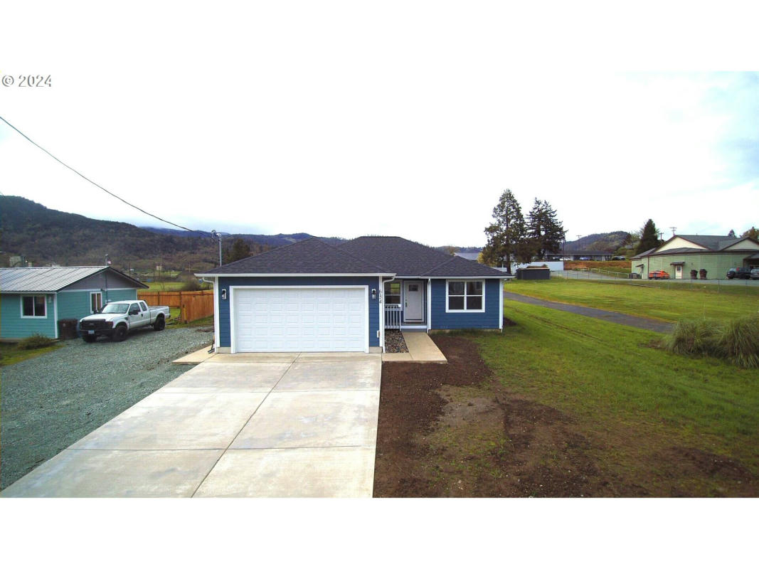 634 E 4TH AVE, RIDDLE, OR 97469, photo 1 of 22