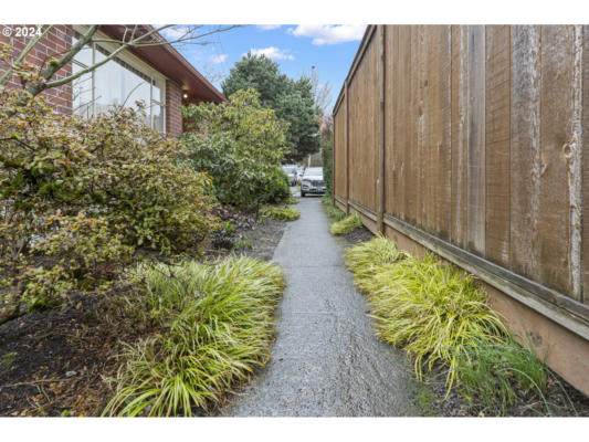532 SE 52ND AVE, PORTLAND, OR 97215, photo 4 of 46