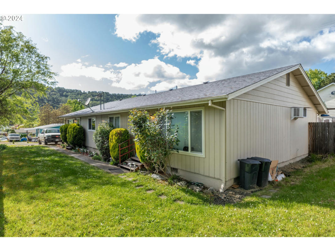 240 CURRIER AVE, ROSEBURG, OR 97470, photo 1 of 14