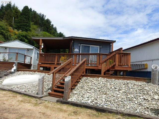 140 RIGGS HILL LN, WINCHESTER BAY, OR 97467, photo 1 of 24