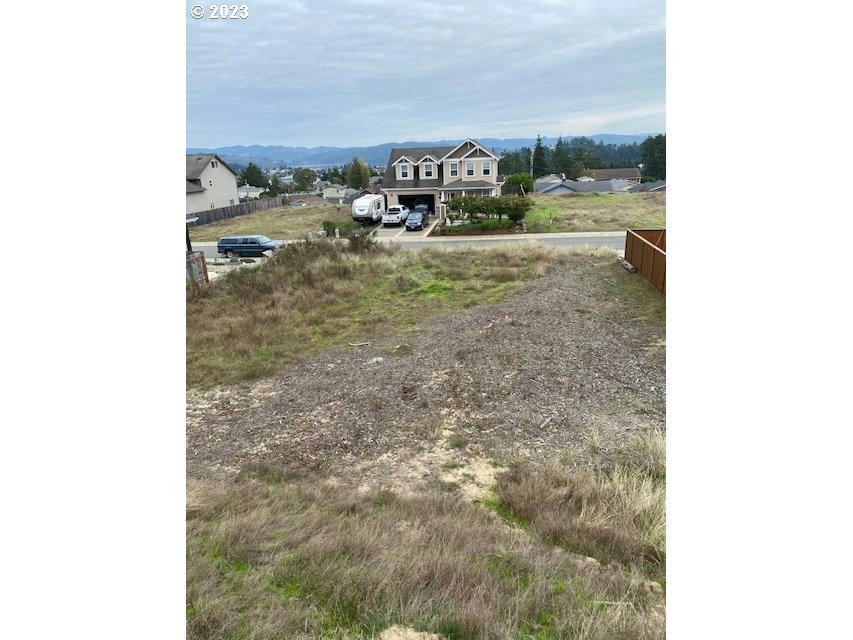 2140 PINE ST, NORTH BEND, OR 97459, photo 1 of 9