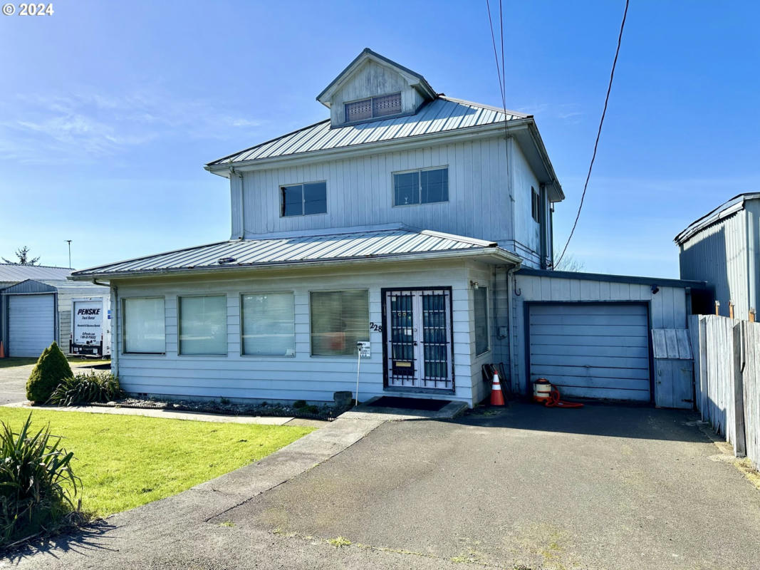 228 S EMPIRE BLVD, COOS BAY, OR 97420, photo 1 of 5