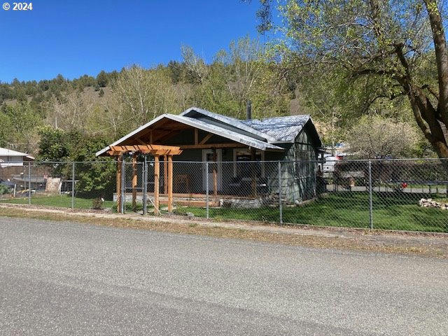 200 N HUMBOLT ST, CANYON CITY, OR 97820, photo 1 of 28