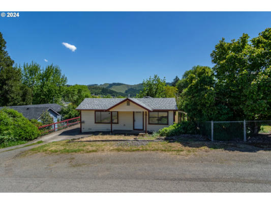 328 E FIFTH AVE, SUTHERLIN, OR 97479, photo 2 of 36