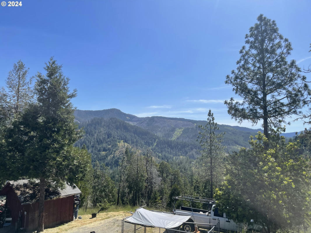900 OLD CABIN DR, GLIDE, OR 97443, photo 1 of 17