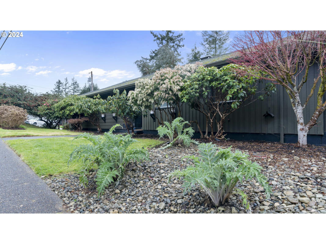 1160 N 10TH ST, COOS BAY, OR 97420, photo 1 of 42