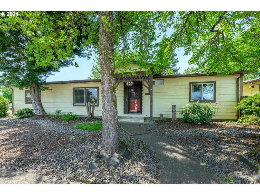 607 NW DONAHOO ST, MCMINNVILLE, OR 97128, photo 1 of 35