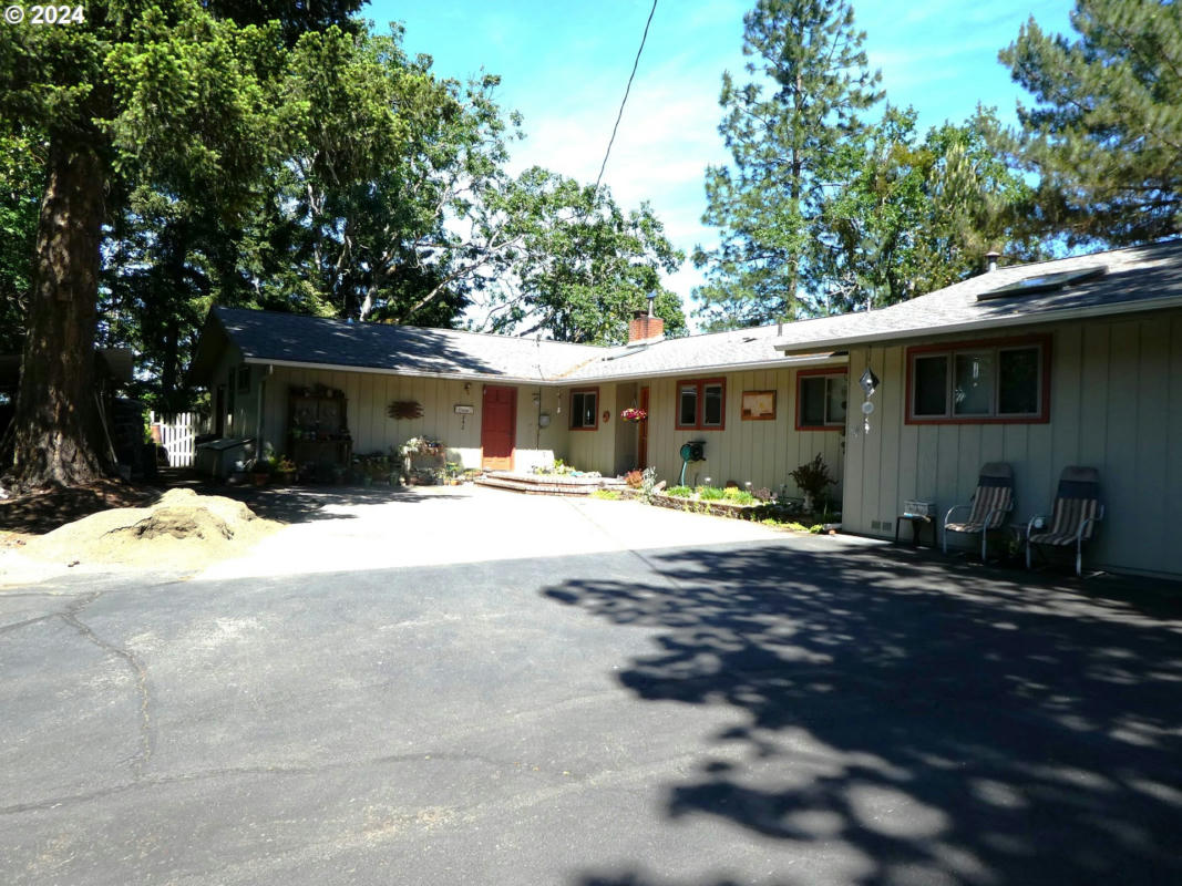 242 ROCKY POINT LN, ROSEBURG, OR 97471, photo 1 of 48