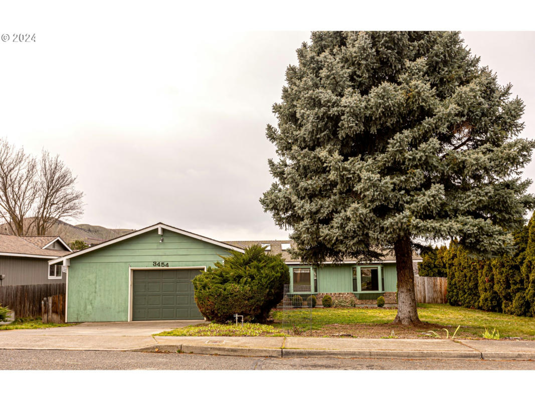 3454 ROYAL CREST DR E, THE DALLES, OR 97058, photo 1 of 28