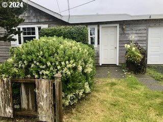 565 GARFIELD AVE SW, BANDON, OR 97411, photo 2 of 36